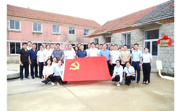 情系联系村，，，，，，，共建显担当——威海产投集团开展“五个一”主题党日活动